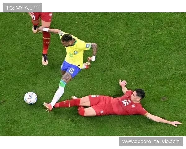 内马尔指责拜仁大将飞铲梅西:你是疯了还是怎么了?